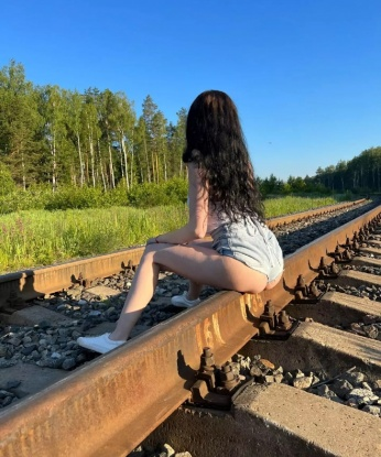 Я умею и люблю удовлетворять твои самые сокровенные желания. Мое гибкое и сексуальное тело окутает тебя страстью и нежностью. Встречи со мной наполнены жарким флиртом и похотливым наслаждением. Я создам для тебя атмосферу, в которой ты забудешь о всех заботах и погрузишься в безумный водоворот наслаждения. Заводные эмодзи не передадут всю мою сексуальность и страсть. Жду встречи в Москве, чтобы подарить тебе незабываемые мгновения удовольствия. Посмотри мои фото и отзывы, и ты поймешь, что я лучший выбор для твоих сексуальных фантазий. 🌹 Тамара